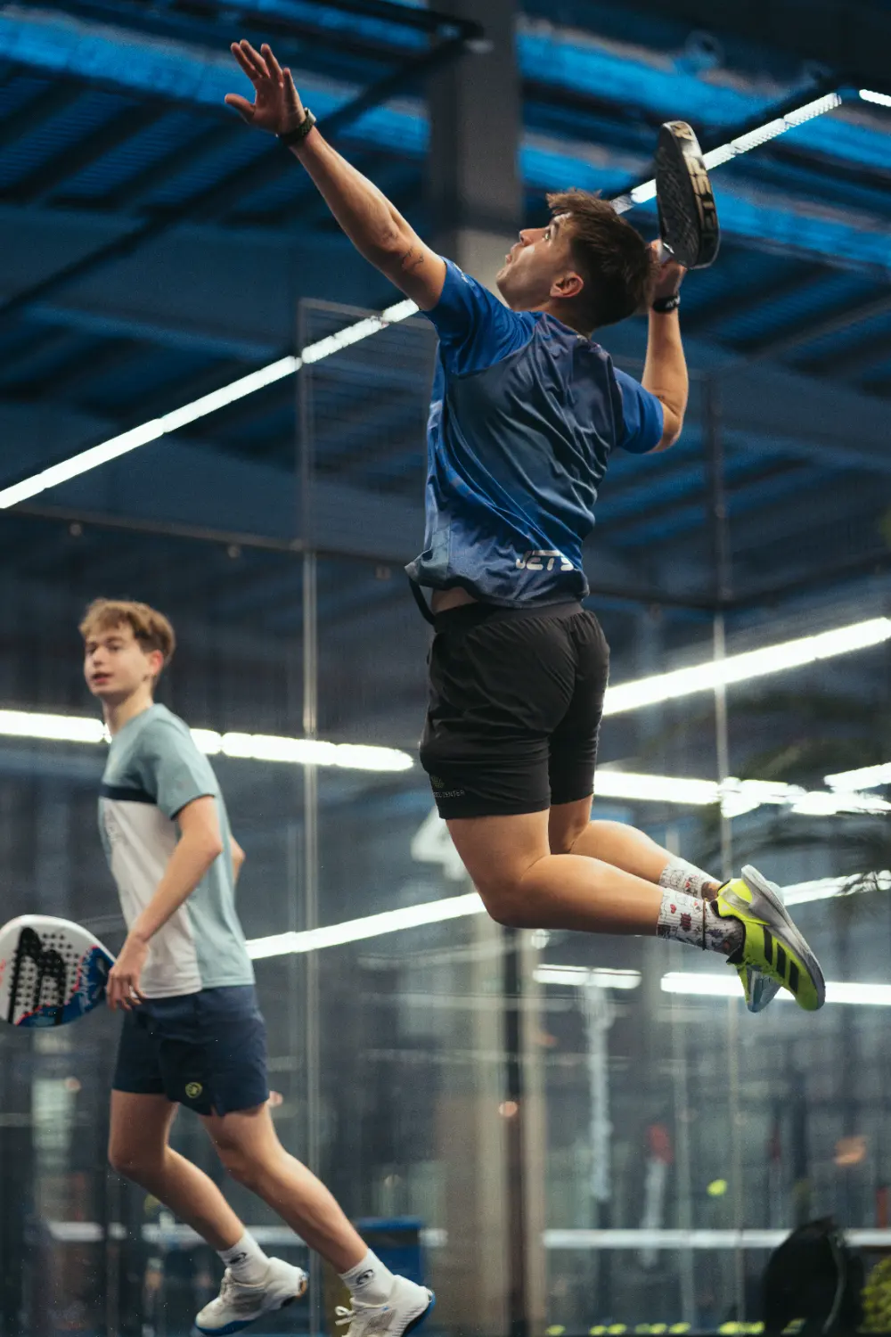 Remate durante una sesión del Padel Weekend en M3 Punta Cana