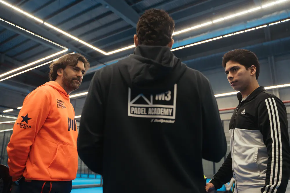 Coach de M3 corrigiendo la posición de un jugador en la Team Week